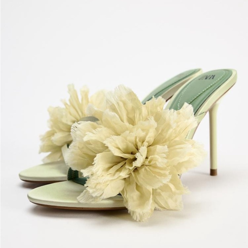 Zara‎ Healed Sandals With Maxi Flowers - Picture 13 of 17
